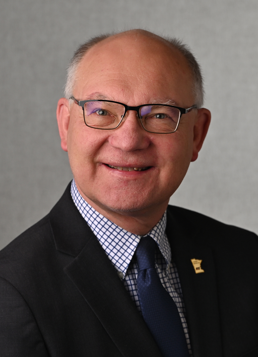 Dennis Sabel headshot